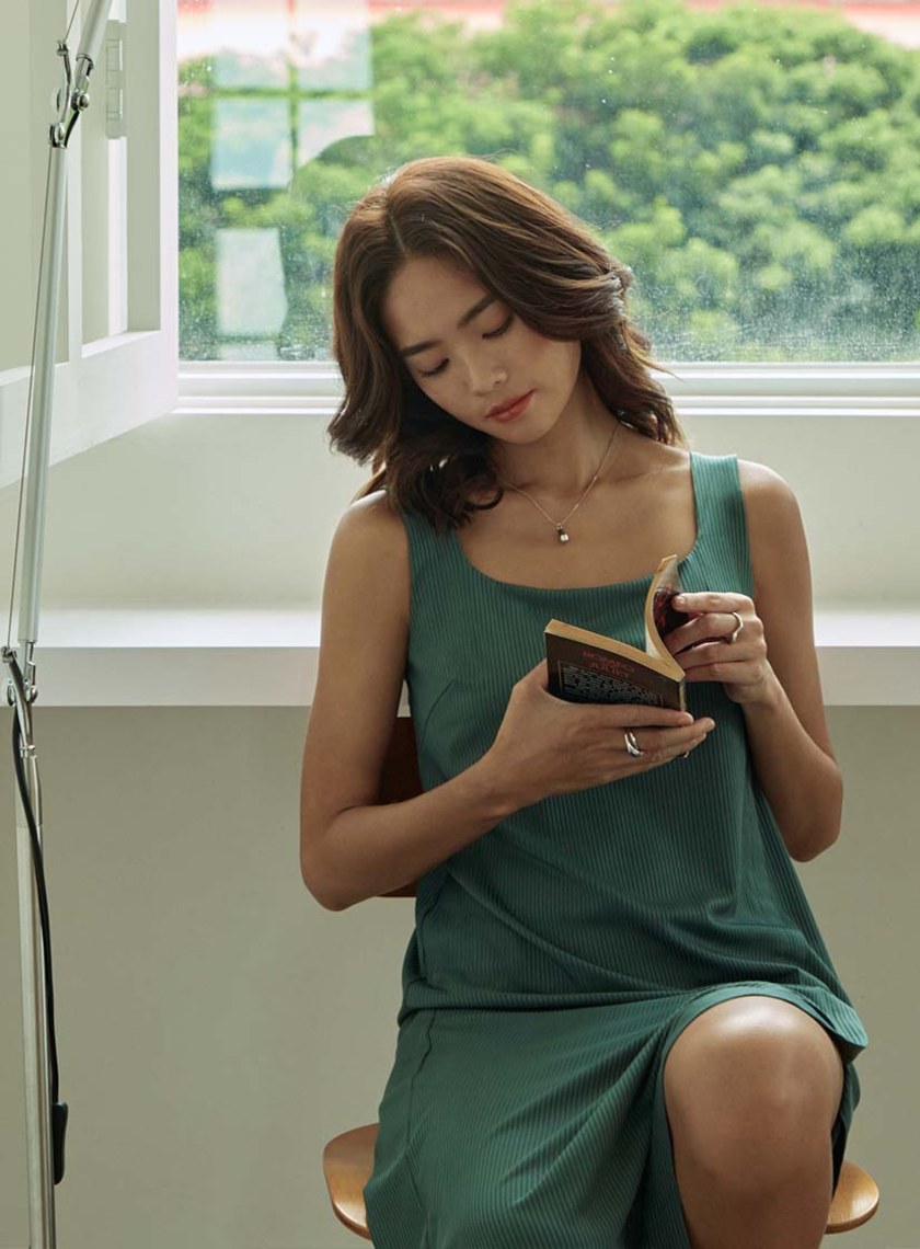 方領交叉美背合身BRA洋裝